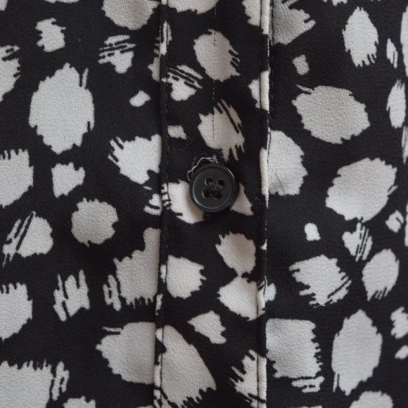 Banana Republic Classic Fit Button-Down in Women's M - Picture 5 of 11